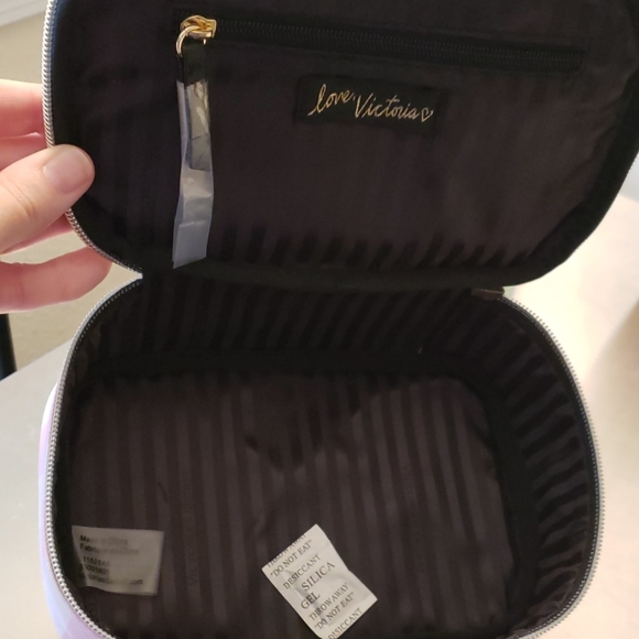 💗NWT- Victoria's Secret make up bag - Picture 4 of 5